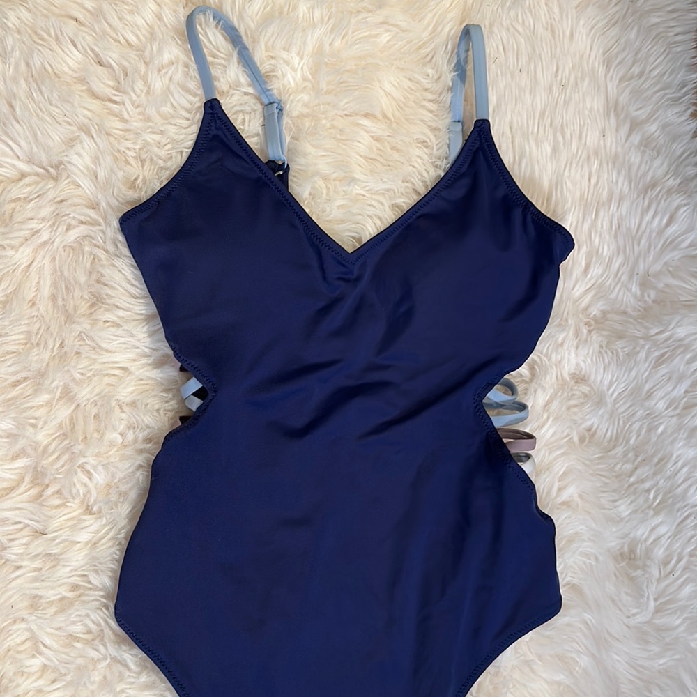 PERFECT FOR THE SUMMER ONE PIECE PINK SWIMSUIT SIZE S :))